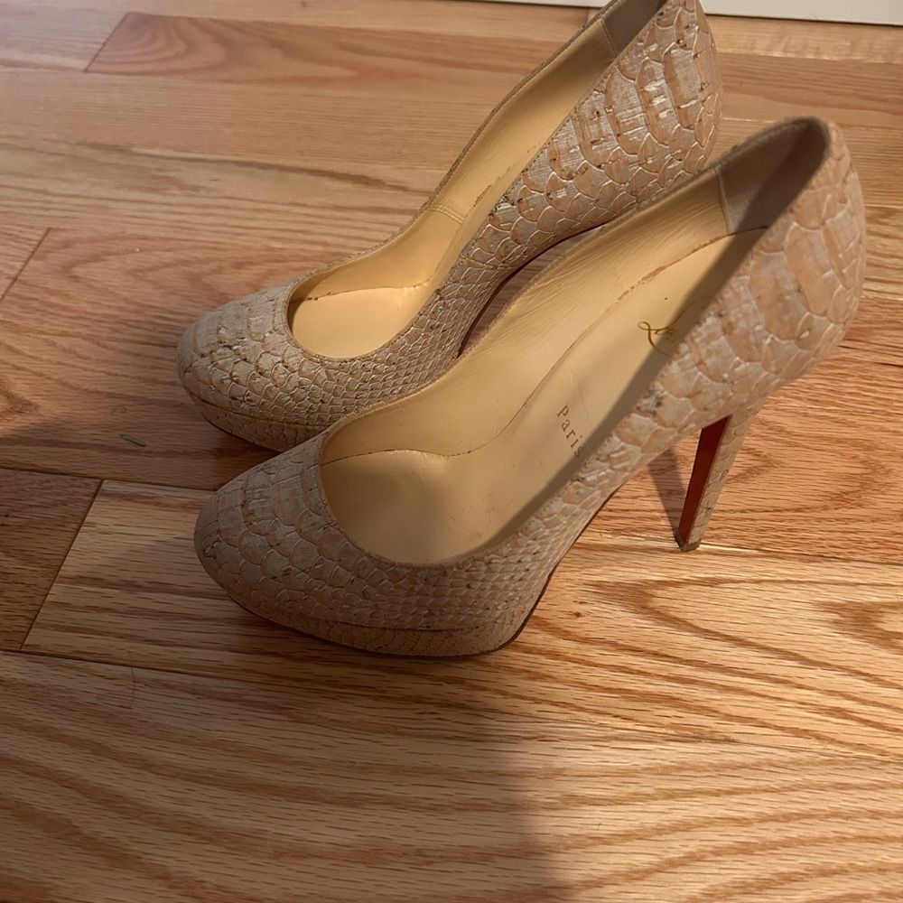 CHRISTIAN LOUBOUTIN 
Cork Snake Print Bianca 140 Pumps 38.5 Beige